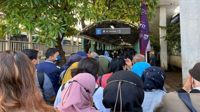 Pelecehan Seksual Di Transjakarta Kembali Terjadi Pelaku Berhasil Kabur