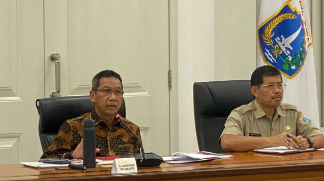 Kebijakan Kontroversial Heru Budi Hartono Usai Bulan Jabat Pj