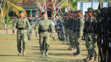 Foto Letkol Kunto Lepas Jabatan Komandan Raider Rusa Merauke Kostrad