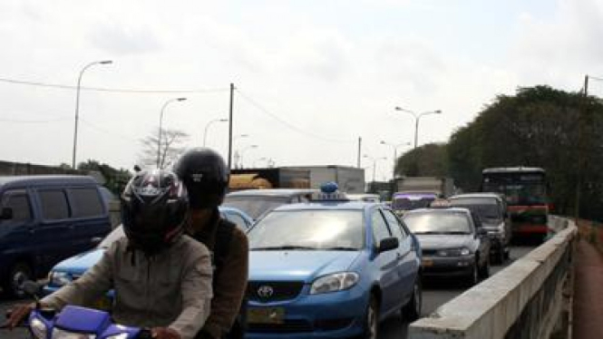 Jumlah kendaraan meningkat membuat Jakarta macet