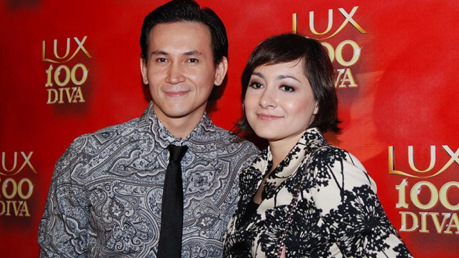 Dewi Rezer dan Marcellino Lefrandt