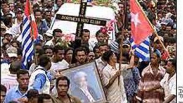 Prosesi pemakaman Theys
