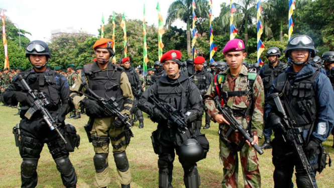 Pasukan gabungan anti teror Polri dan TNI