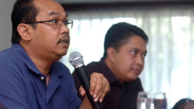 Pemenang PAB XV kategori pemikiran sosial, Saiful Mujani (kiri).