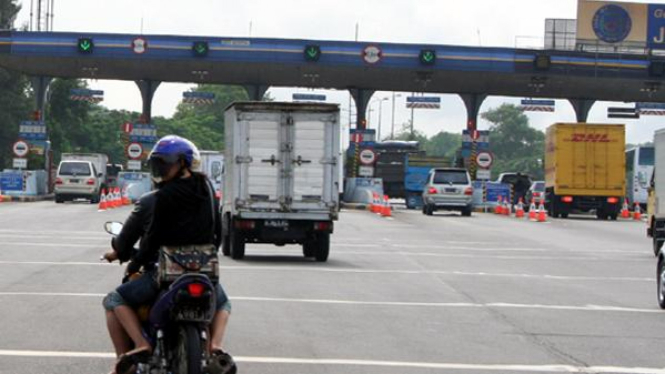 Ilustrasi motor masuk tol.
