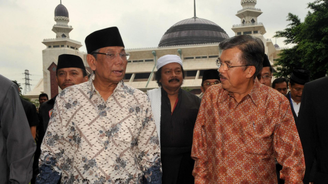Jusuf Kalla dan Hasyim Muzadi (kiri).