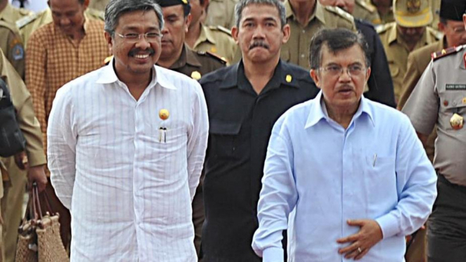 Jusuf Kalla dan Gubernur Sulawesi Tenggara Nur Alam