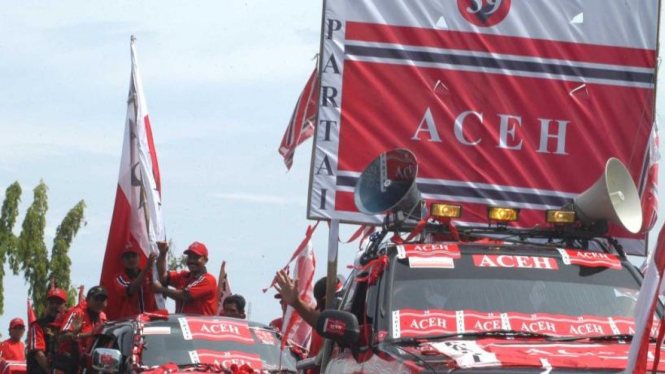 Partai Aceh berkonvoi di Banda Aceh