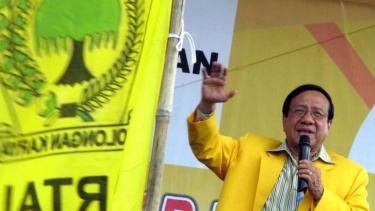 Akbar Tandjung berkampanye untuk Golkar di Mataram.