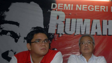 Anggota DPR dari PDIP, Arteria Dahlan (kiri).