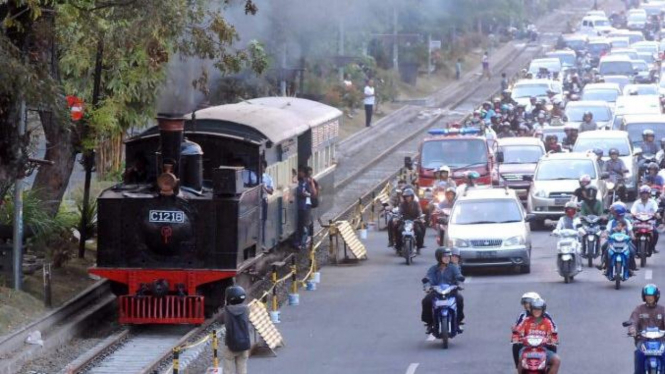 Kereta uap wisata di Kota Solo