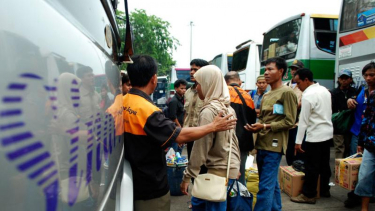 Terminal Kampung Rambutan Sepi Pemudik
