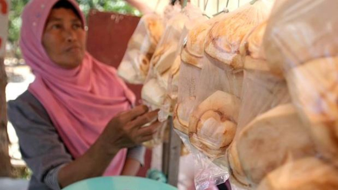 Penjaja buah siwalan.