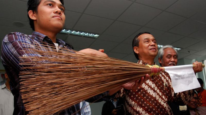 Sapu Untuk Komisi Yudisial