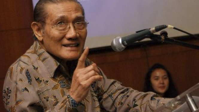 Mantan Menkeu dan Dekan FEUI Ali Wardhana 