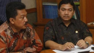 Agus Sulistiyono (PKB) dan Achsanul Qosasi (Demokrat)