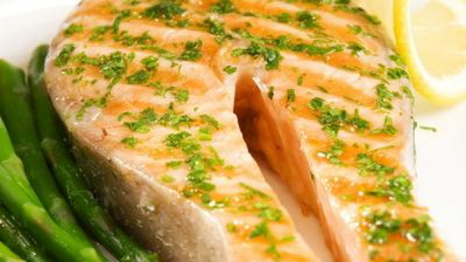 Asparagus Salmon With Bacil Vinegar