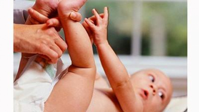 Bayi Pakai Popok