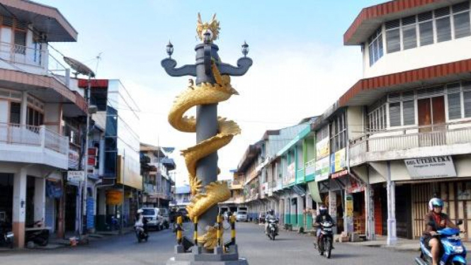 Tugu Naga di Kota Singkawang, Kalimantan Barat