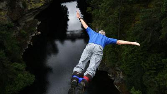 Bungee Jumping.