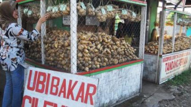 Penjual ubi bakar Cilembu