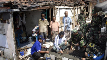 Program perbaikan rumah warga miskin.