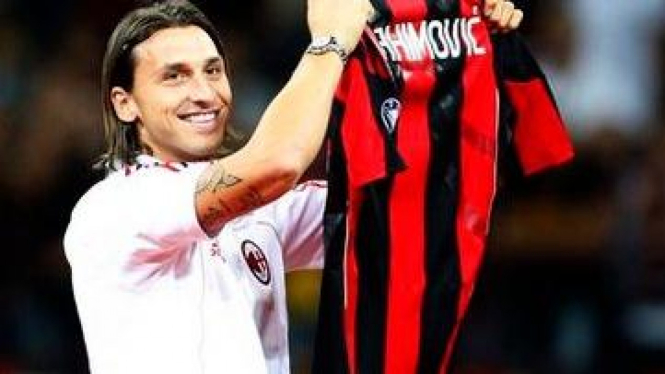 Zlatan Ibrahimovic diperkenalkan di depan publik San Siro