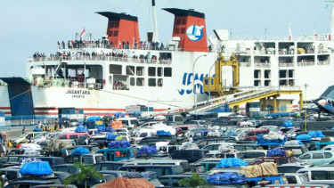 Suasana Pelabuhan Merak.