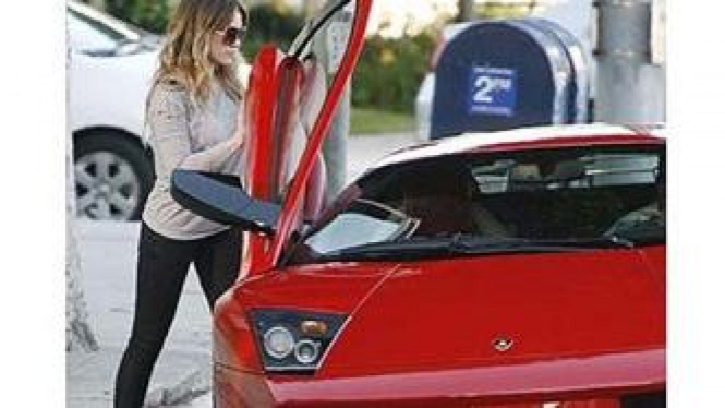 Lamborghini Murcielago LP640 milik artis Hollywood, Hilary Duff.