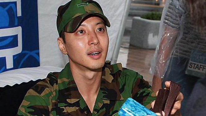 Lee Dong Gun, salah satu aktor Korea Selatan yang terkena wajib militer