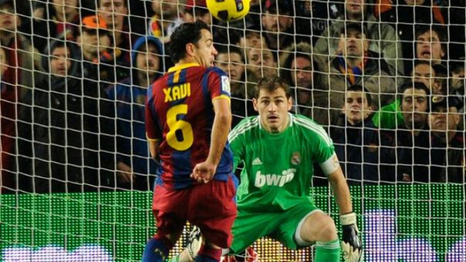 Xavi Hernandez jebol gawang Iker Casillas