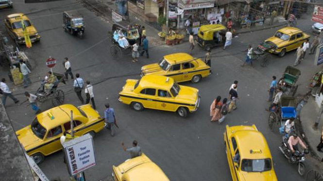 Persimpangan jalan dekat Chowinghee Road, India