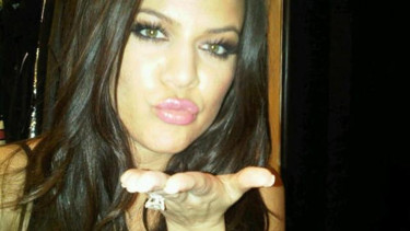 Khloe Kardashian dan gaun menerawang