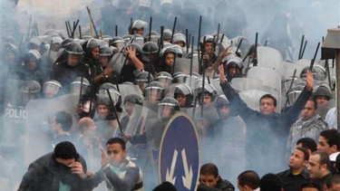 Bentrokan demonstran dan polisi Mesir di Kairo