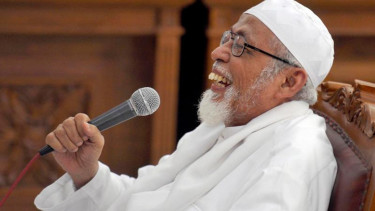 Abu Bakar Ba'asyir menjalani sidang