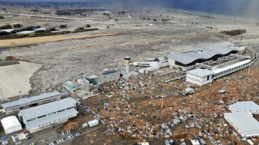 Tsunami hantam Jepang