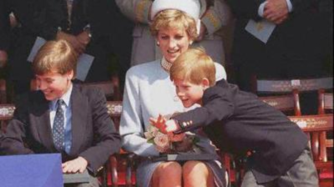 Putri Diana bersama Pangeran William dan Harry