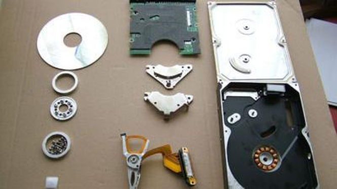 Menurut lembaga riset pasar iSuppli, produksi harddisk dunia akan turun hingga 30 persen di 3 bulan terakhir 2011.