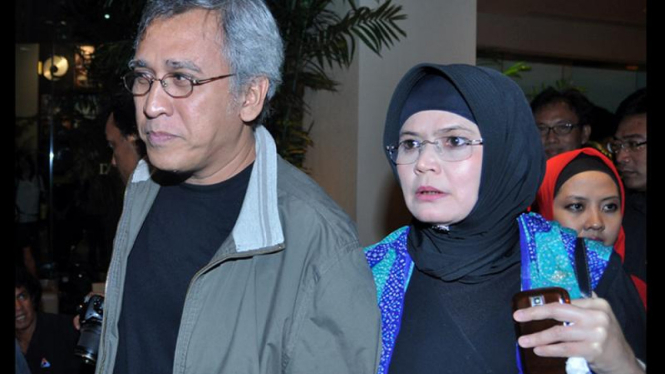 Iwan Fals bersama istri