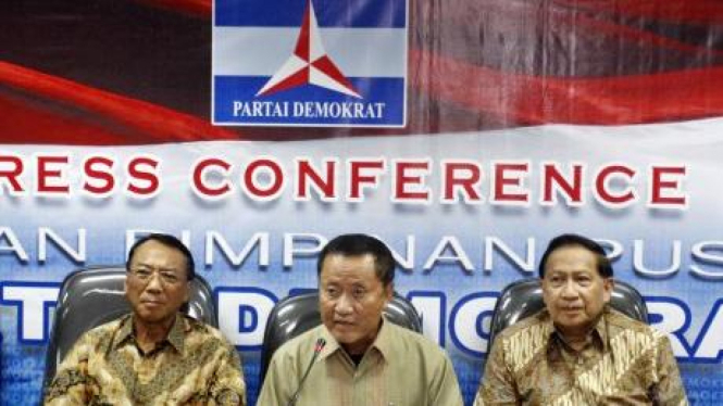 Anggota Dewan Kehormatan Demokrat Jero Wacik, Amir Syamsuddin, dan EE Mangindaan