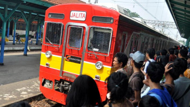 Uji Coba Kereta KRL Commuter Line
