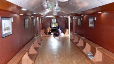 interior kereta pustaka