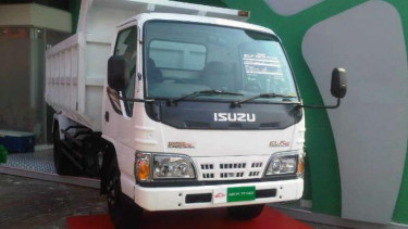 Truk Isuzu Elf NKR