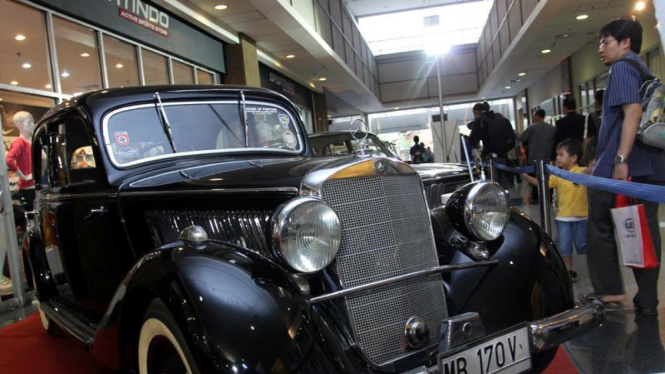 Mobil Klasik di IIMS 2011