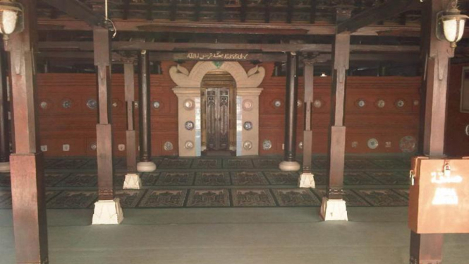 Masjid Merah Panjunan Cirebon.