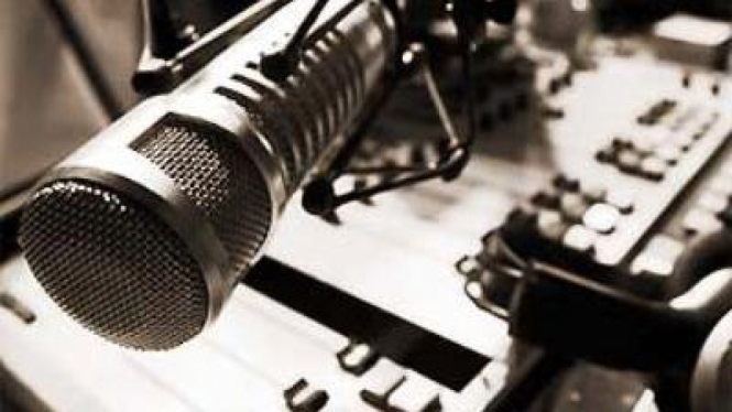 Ilustrasi Penyiar Radio