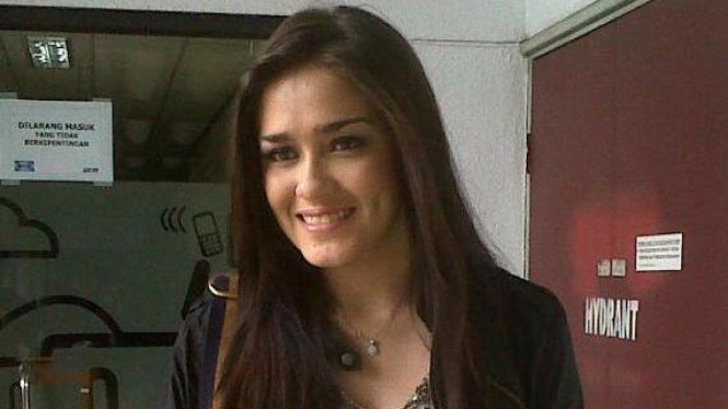 Yasmine Wildblood hamil anak pertama
