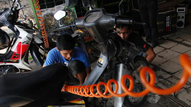 Bengkel sepeda motor. Foto ilustrasi