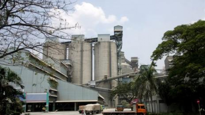 Aktivitas Pabrik PT Indocement, Citeureup, Bogor