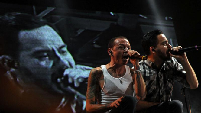 Mike Shinoda (kanan) dan Chester Bennington.